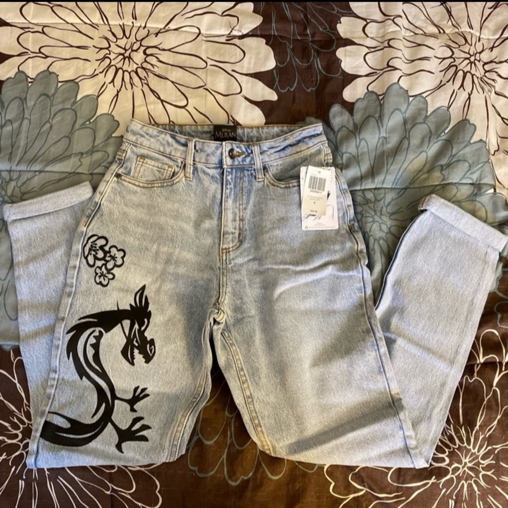 Her Universe Mulan Mom Jeans Size 0 NWT